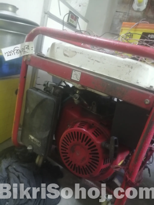 জেনারেটর